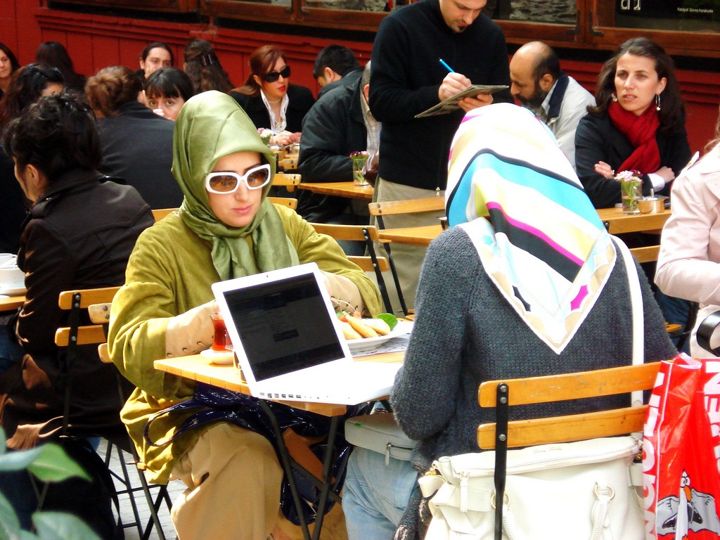 Women_at_a_cafeteria_in_Istanbul_Chris Schuepp